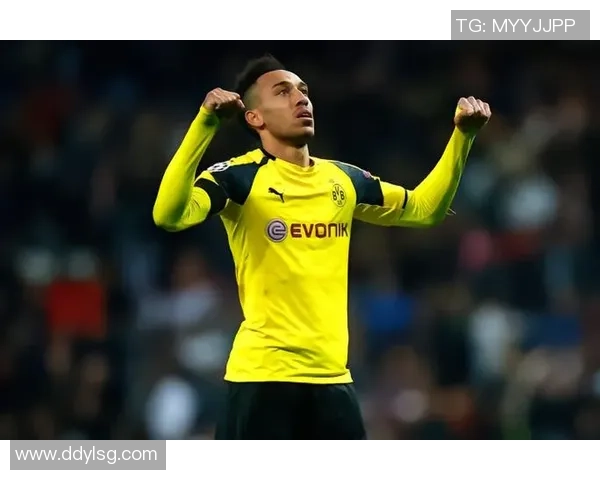 足球巨星放松时刻高清瞬间 展现休闲生活与真实一面