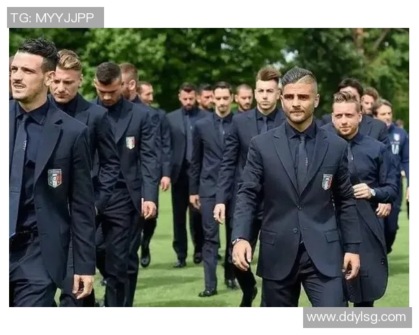 足球明星时尚穿搭高清大图 展现运动场外的潮流风采